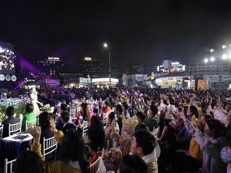 Lễ Khai mạc Tuần lễ vàng Du lịch Lâm Đồng lần thứ 3 năm 2024 thu hút đông đảo người dân và du khách