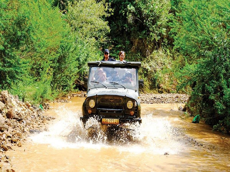 Đoạn đường cho xe chạy tầm 8 km gấp 3 lần tour xe jeep bình thường