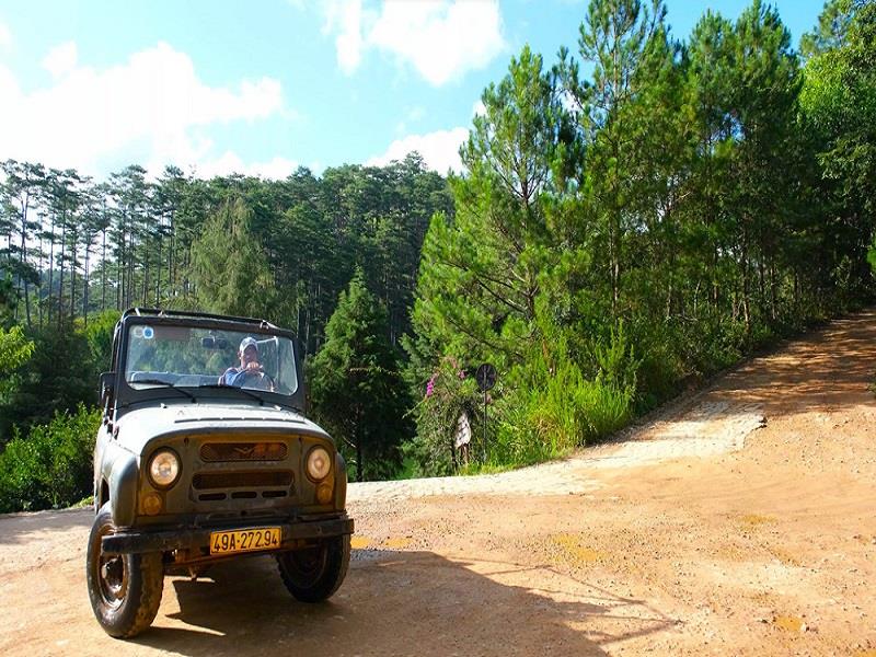 Chỉ những tài xế lành nghề, có kinh nghiệm mới có thể xử lí ổn thỏa được dòng xe jeep mạnh mẽ