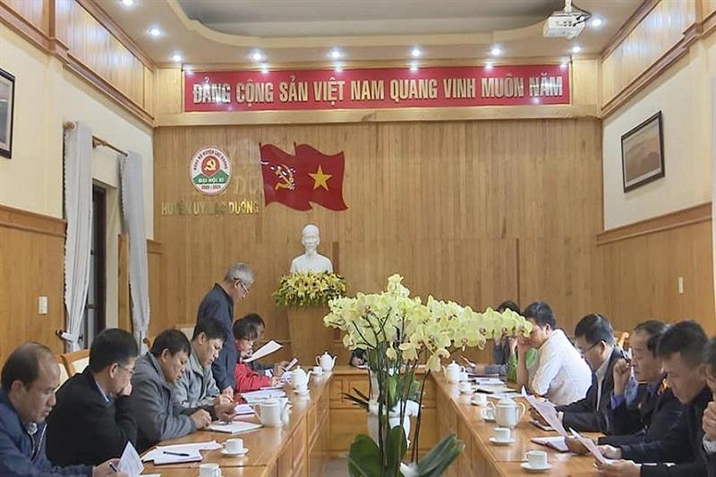 Đại diện lãnh đạo Hạt Kiểm lâm báo cáo tại buổi làm việc