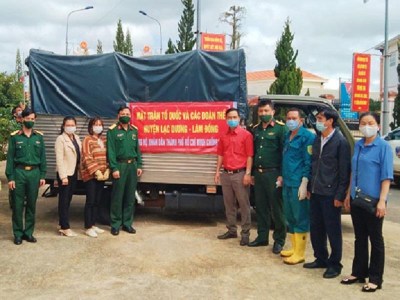 Chuyến xe nghĩa tình ủng hộ nông sản cho thành phố Hồ Chí Minh