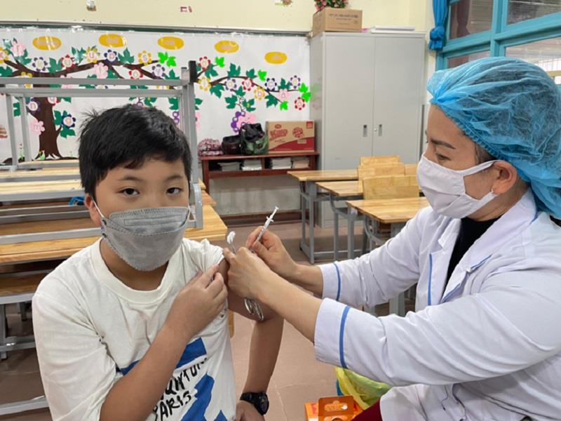 Tiêm vắc xin phòng Covid-19 cho trẻ em tại TP Đà Lạt