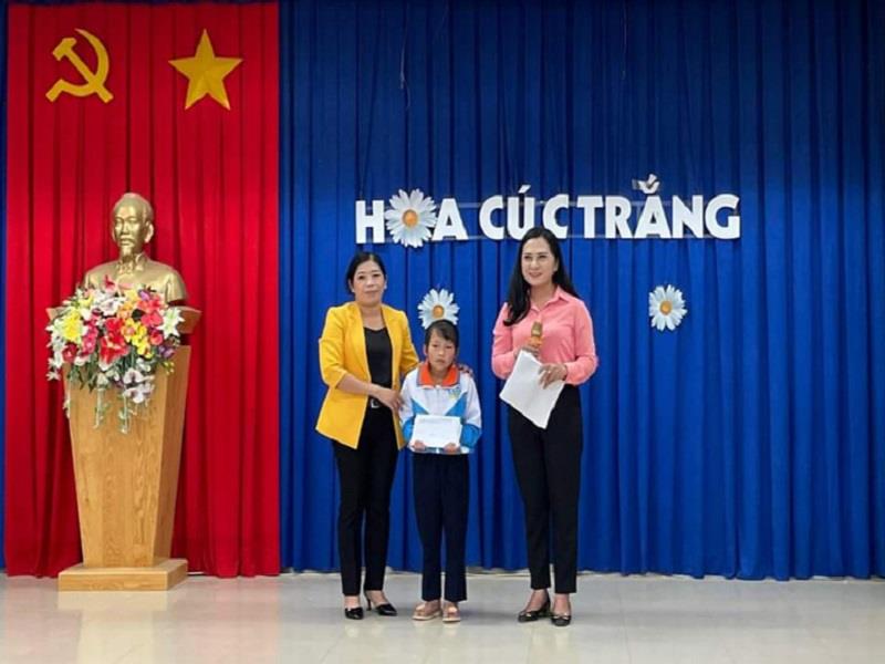 Các tổ chức, cá nhân hỗ trợ Như Quỳnh trong chương trình Hoa Cúc Trắng