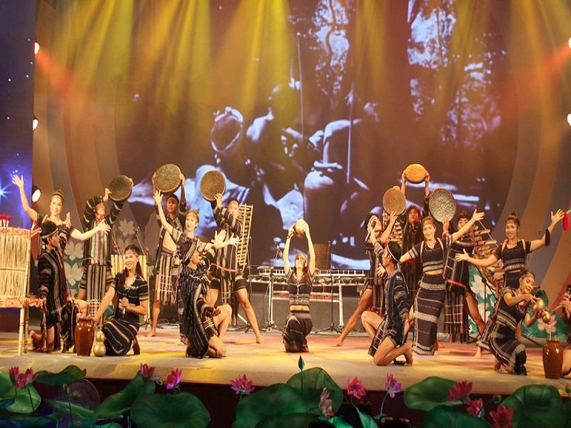 Các nghệ nhân Lâm Đồng biểu diễn tại Hội diễn