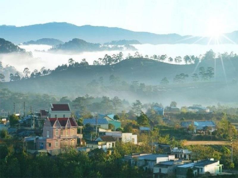 Đỉnh Lang Biang phủ sương mù