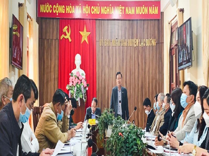 Bí thư Huyện ủy Lạc Dương Phạm Triều phát biểu ý kiến chỉ đạo tại hội nghị