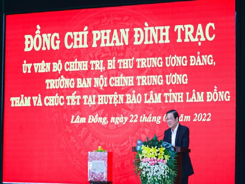 Đồng chí Phan Đình Trạc - Ủy viên Bộ Chính trị, Bí thư Trung ương Đảng, Trưởng Ban Nội chính Trung ương phát biểu chúc mừng tại buổi thăm, tặng quà tết Nhâm Dần 2022 (Ảnh – Khánh Phúc)