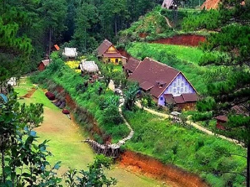 Xã Lát nằm dưới chân núi Lang Biang