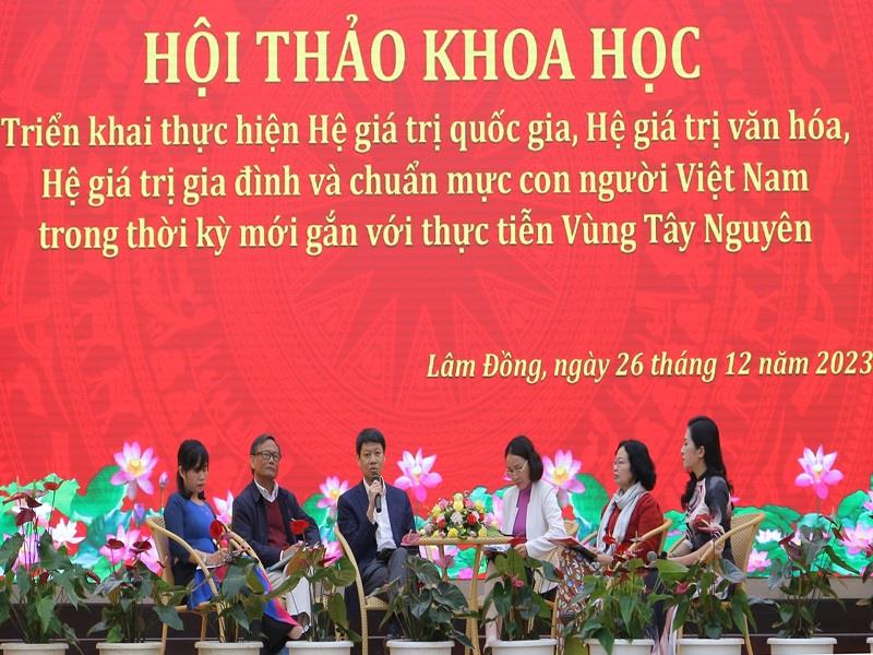 Đại diện các cơ quan nghiên cứu lý luận, các chuyên gia, nhà khoa học trong vùng thảo luận, tọa đàm bàn tròn