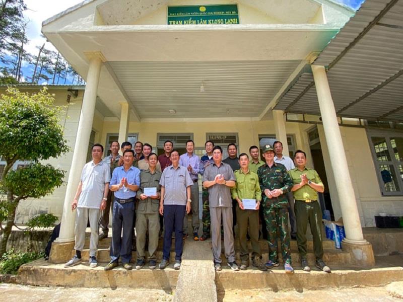 Thường trực Tỉnh uỷ Lâm Đồng thăm hỏi, tặng quà cho cán bộ, nhân viên, kiểm lâm cùng các hộ dân nhận khoán bảo vệ rừng Vườn Quốc gia Bidoup - Núi Bà