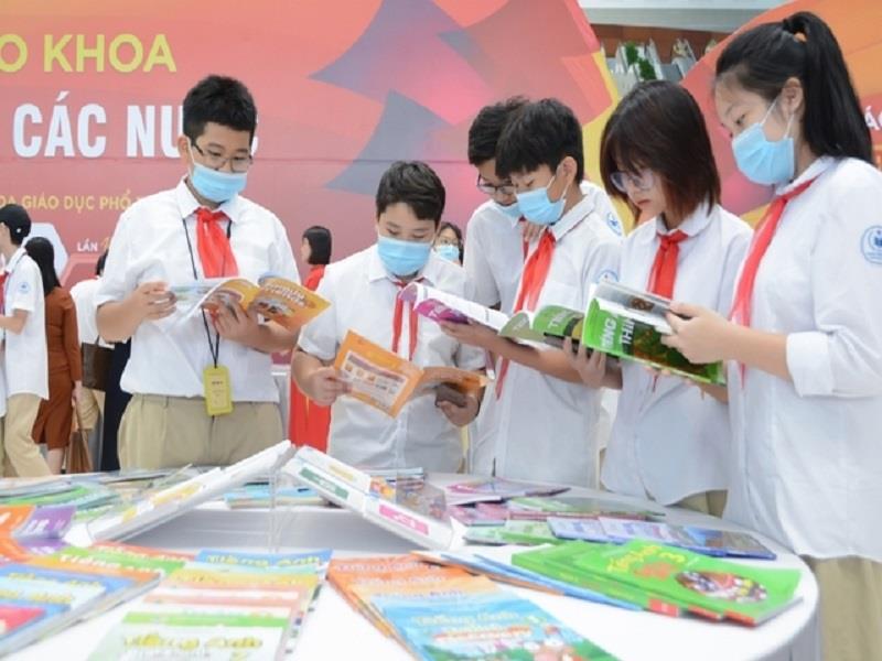 Thủ tướng Chính phủ yêu cầu bảo đảm sách giáo khoa và giáo viên kịp thời cho năm học 2023 - 2024. (Ảnh: baochinhphu.vn)