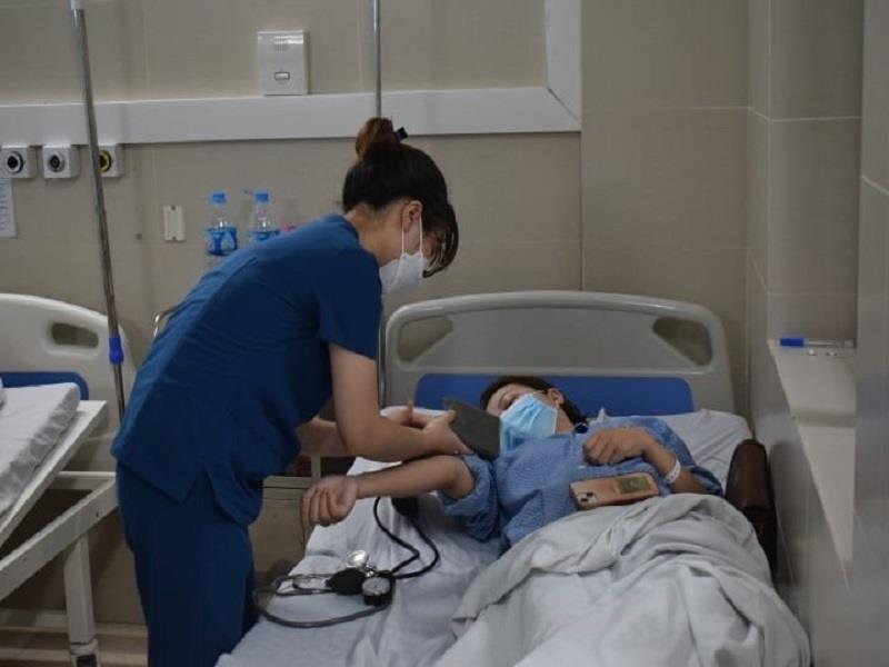Bệnh viện Thanh Nhàn (Hà Nội) điều trị cho bệnh nhân mắc cúm A. Ảnh: TL