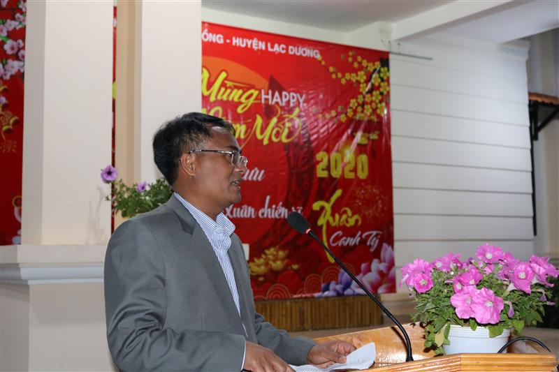 Đồng chí Ya Ti Ong - Phó Bí thư Thường trực Huyện ủy, Chủ tịch Hội đồng nhân dân huyện Lạc Dương phát biểu tại chương trình