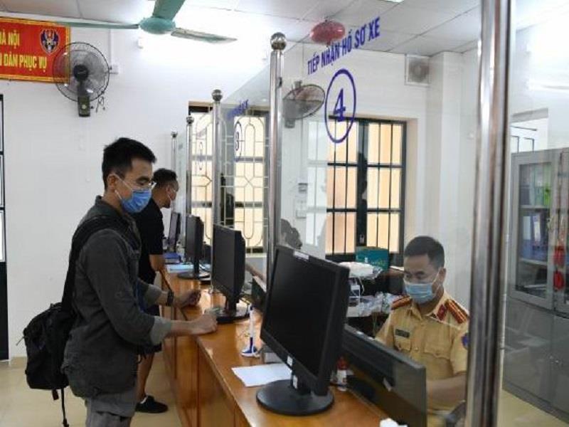 Từ 21/7, người dân hoàn thiện thủ tục đăng ký, khai báo phương tiện online trên Cổng thông tin điện tử csgt.vn