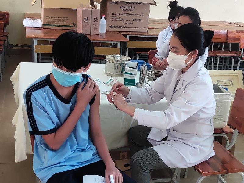 Các em học sinh đều phấn khởi khi được tiêm vaccine phòng Covid-19 vì được bảo vệ sức khỏe cho bản thân
