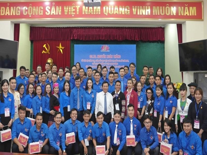 Ủy viên Bộ Chính trị, Giám đốc Học viện Chính trị quốc gia Hồ Chí Minh, Chủ tịch Hội đồng Lý luận Trung ương Nguyễn Xuân Thắng, đại diện Ban Bí thư Trung ương Đoàn và các đại biểu thanh niên tiên tiến làm theo lời Bác