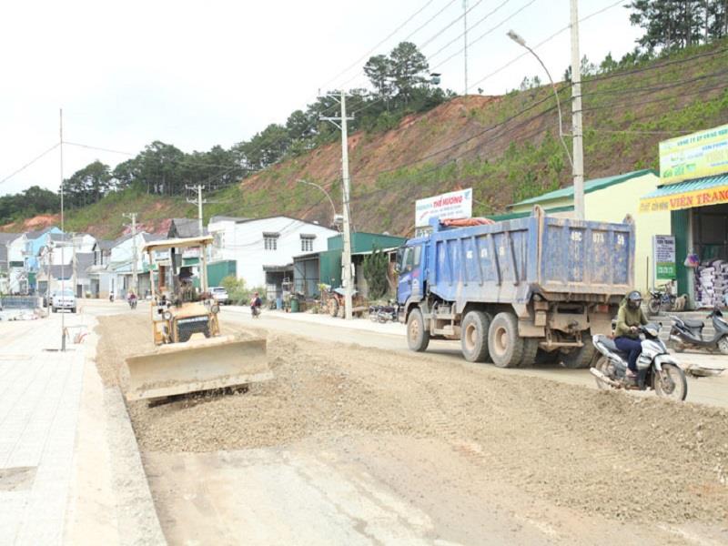 Đơn vị nhà thầu đang đẩy nhanh tiến độ thi công tại công trình nâng cấp, mở rộng đường 19/5