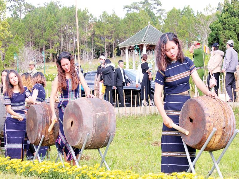 Tiếng trống khai hội tại Triển lãm Thiên đường Tây Nguyên