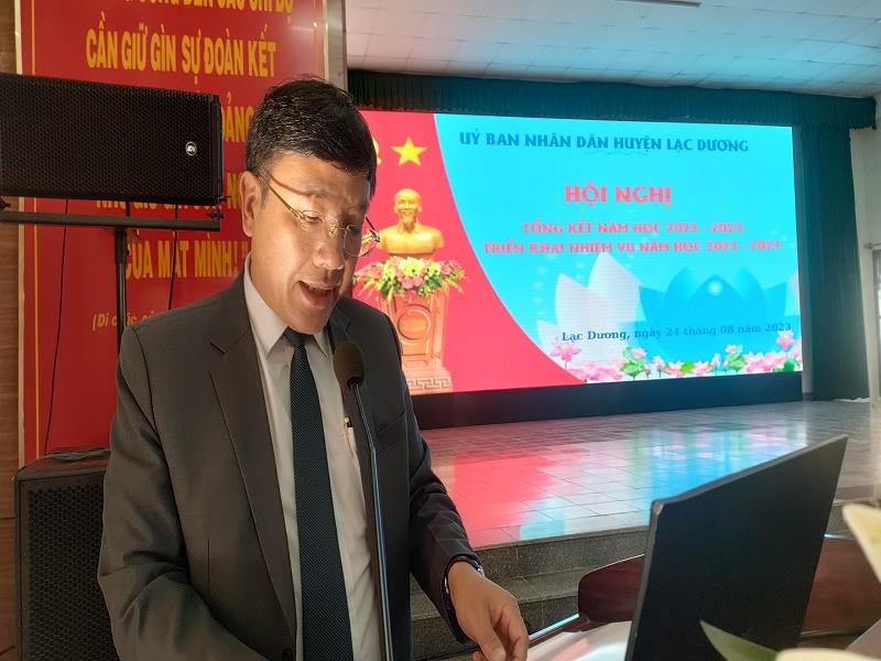 Đồng chí Bùi Thế - Phó Bí thư Huyện ủy, Chủ tịch UBND huyện phát biểu khai mạc hội nghị
