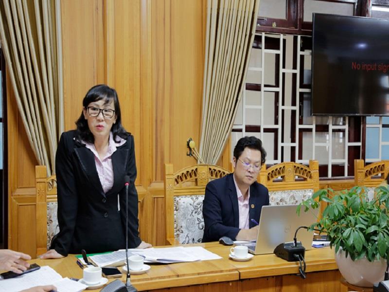Bà Nguyễn Thị Huệ giải thích các quy định của hoạt động tín dụng chính sách
