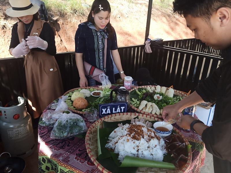 Du lịch cộng đồng tại Lạc Dương luôn thu hút nhiều du khách trải nghiệm trong các dịp lễ