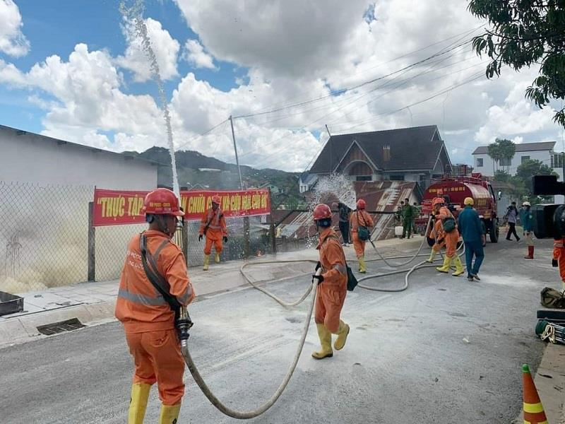 Các thành viên của Đội tham gia diễn tập PCCC