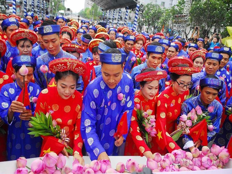 Thành phố Hồ Chí Minh tổ chức lễ cưới tập thể dành cho thanh niên công nhân có hoàn cảnh khó khăn đang làm việc tại các khu chế xuất, khu công nghiệp, trường học trên địa bàn thành phố _Ảnh: TTXVN