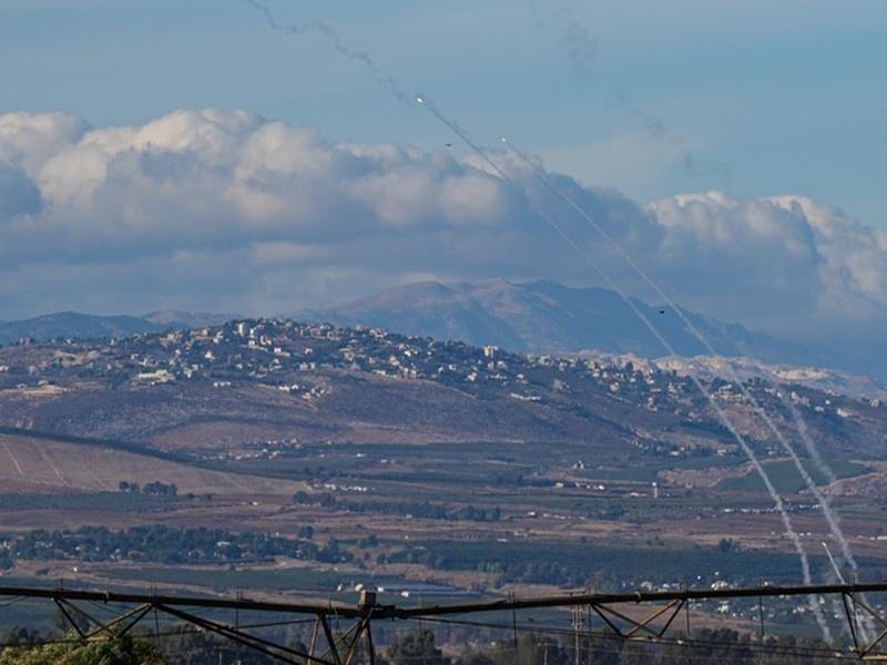 Hệ thống chống tên lửa của Israel đánh chặn tên lửa bắn từ Li-băng, gần Kiryat Shmona, miền Bắc Israel. (Ảnh: Xinhua).