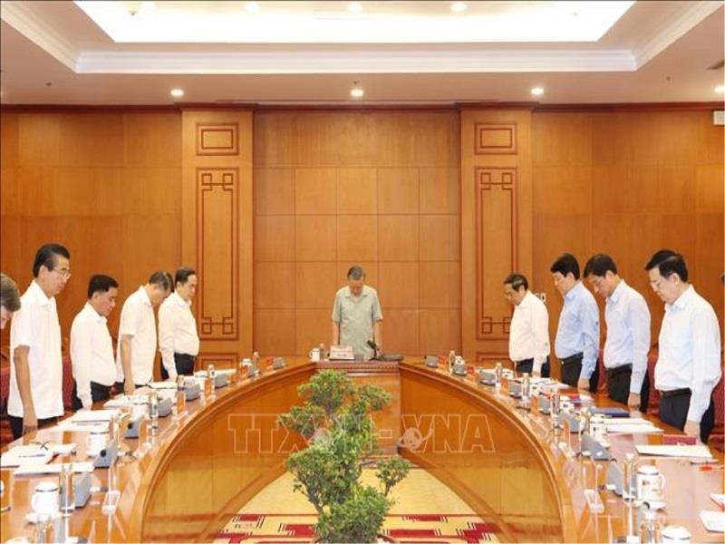 Tổng Bí thư, Chủ tịch nước Tô Lâm cùng các đại biểu dành phút mặc niệm cố Tổng Bí thư Nguyễn Phú Trọng. (Ảnh: TTXVN)