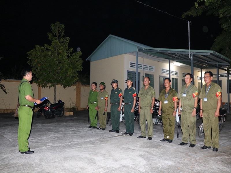 Công an xã Thạnh Lộc, huyện Châu Thành, tỉnh Kiên Giang phối hợp với lực lượng bảo vệ Khu công nghiệp Thạnh Lộc tổ chức tuần tra đảm bảo an ninh trật tự trên địa bàn (Ảnh minh họa. Nguồn: Tiến Dũng)