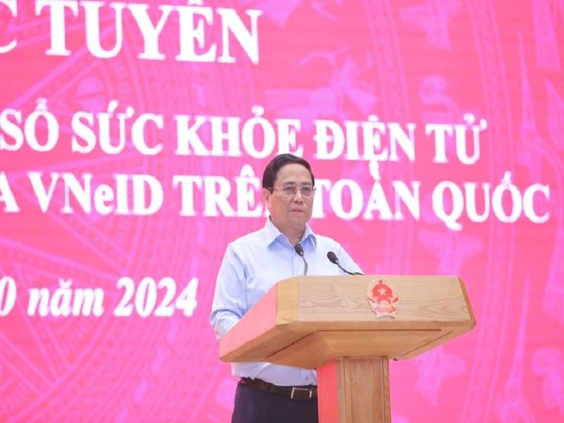 Thủ tướng Phạm Minh Chính phát biểu kết luận Hội nghị trực tuyến triển khai mở rộng thí điểm sổ sức khỏe điện tử và cấp phiếu lý lịch tư pháp qua VneID trên toàn quốc - Ảnh: VGP/Nhật Bắc