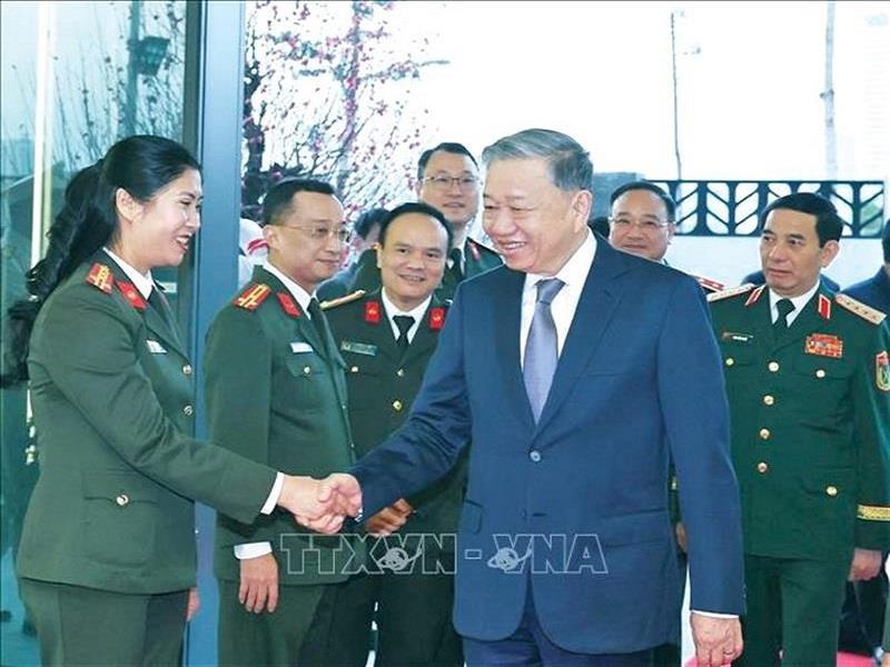 Tổng Bí thư Tô Lâm thăm, kiểm tra công tác ứng trực và chúc Tết tại Cục An ninh mạng và phòng chống tội phạm sử dụng công nghệ cao.