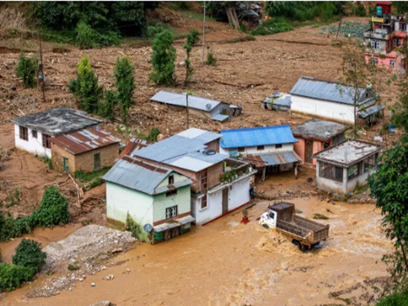 Khu vực bị ảnh hưởng bởi lũ lụt ở làng Roshi, thuộc huyện Kavre của Nepal, ngày 30/9. (Ảnh: AFP)