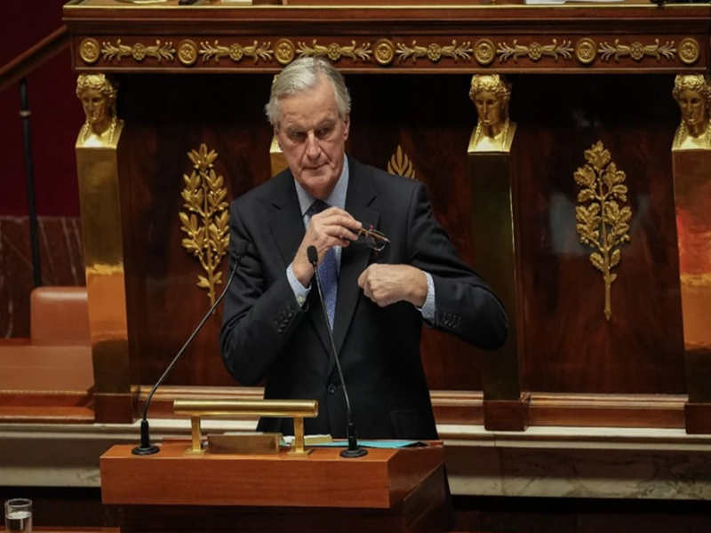 Thủ tướng Pháp Michel Barnier trong phiên bỏ phiếu bất tín nhiệm tại Quốc hội ở Paris, ngày 4/12/2024. (Ảnh: THX/TTXVN)
