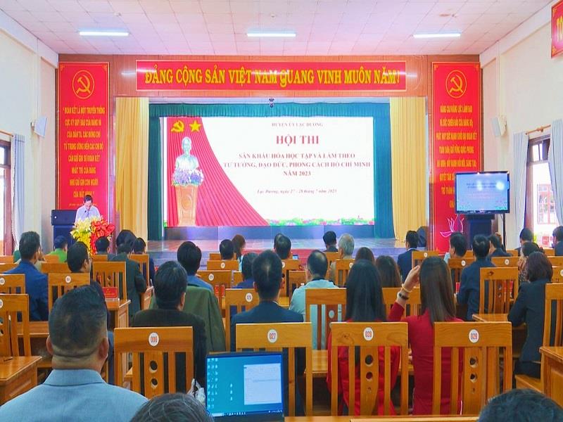 Đông đảo cán bộ, đảng viên, công chức, viên chức, đoàn viên, hội viên đến cổ vũ Hội thi