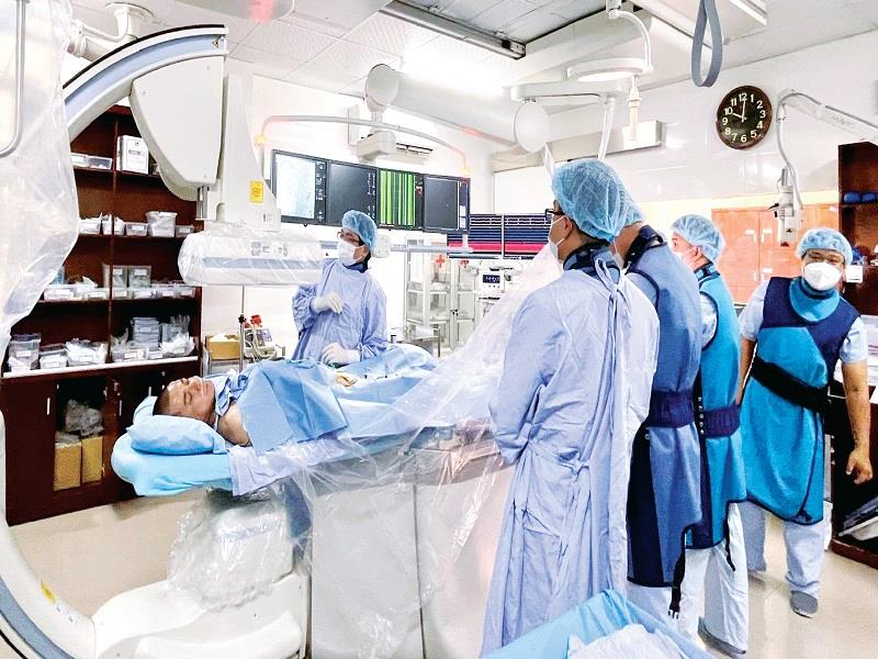 Ngành Y tế Lâm Đồng chú trọng đào tạo, bồi dưỡng chuyên môn cho cán bộ, nhân viên y tế để thực hiện có hiệu quả các kỹ thuật cao