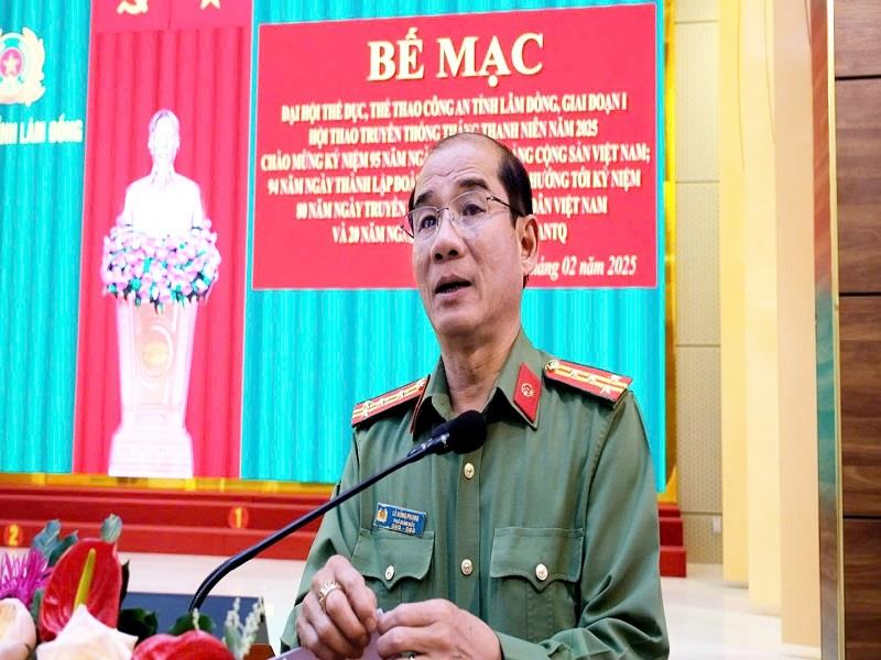 Đại tá Lê Hồng Phong - Tỉnh ủy viên, Phó Bí thư Đảng ủy, Phó Giám đốc Công an tỉnh phát biểu đánh giá kết quả tổ chức Đại hội TDTT