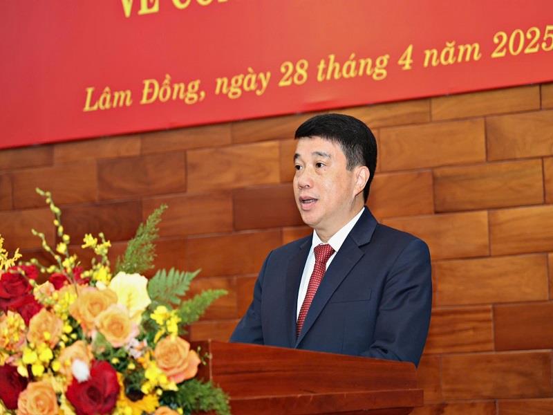 Đồng chí Y Thanh Hà Niê Kđăm - Tân Bí thư Tỉnh ủy Lâm Đồng phát biểu nhận nhiệm vụ tại Lễ công bố quyết định