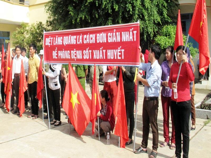Tiếp tục triển khai chiến dịch vệ sinh, làm sạch môi trường đảm bảo cơ quan, đơn vị, nhà dân không có vật chứa có lăng quăng (bọ gậy)