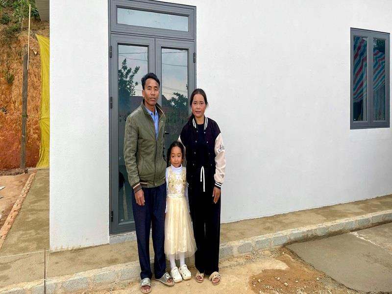 Một trong những căn nhà mới vừa được hoàn thành hỗ trợ cho hộ cận nghèo tại huyện Lạc Dương