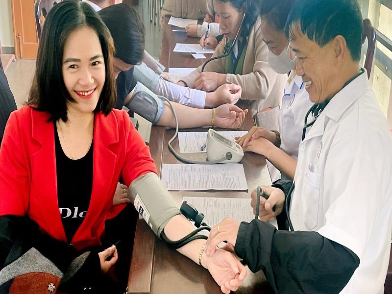 Cô giáo ở huyện Lạc Dương tham gia hiến máu đầu xuân
