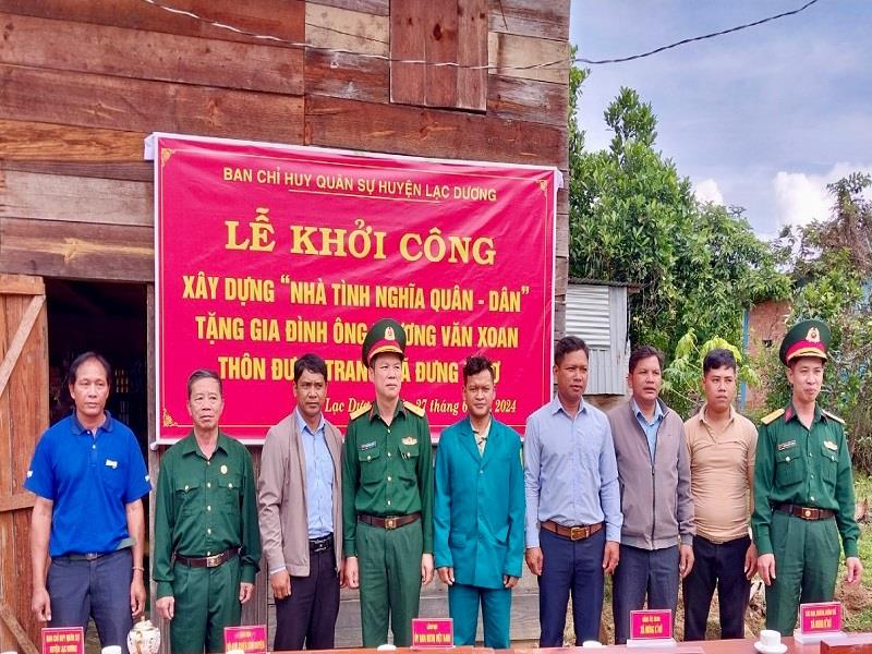 Khởi công xây dựng nhà Tình nghĩa quân - dân tặng gia đình ông Trương Văn Xoan