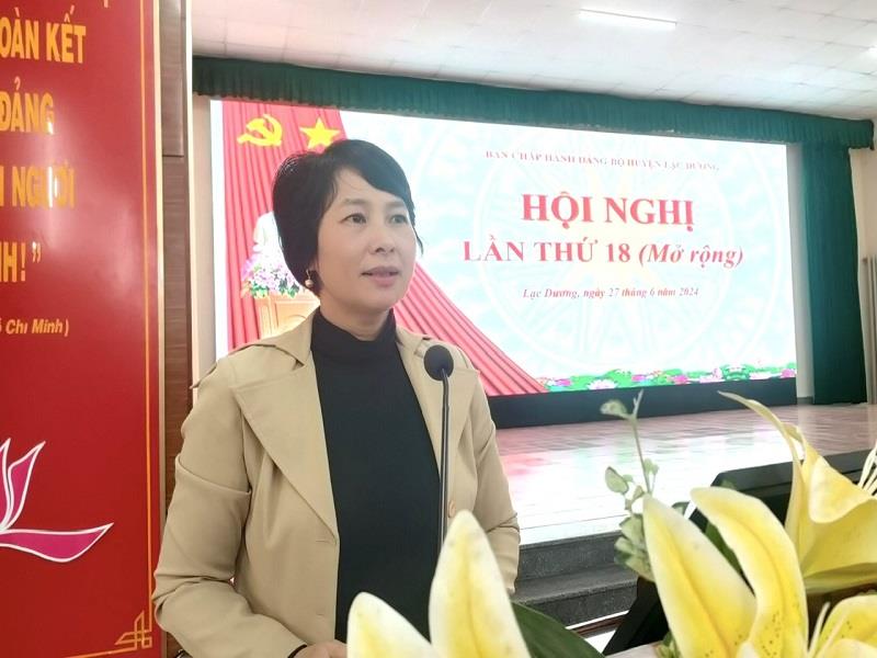 Đồng chí Phạm Thị Phúc - Ủy viên Ban Thường vụ Tỉnh ủy, Trưởng Ban Dân vận Tỉnh ủy phát biểu chỉ đạo tại hội nghị