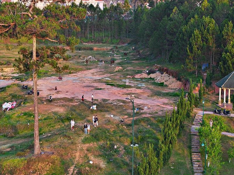 Dự án công viên Trần Quốc Toản (trước đây là công viên Bà Huyện Thanh Quan, nằm ven hồ Xuân Hương, TP Đà Lạt) nhiều năm qua bỏ không, chưa thể triển khai đầu tư theo kế hoạch