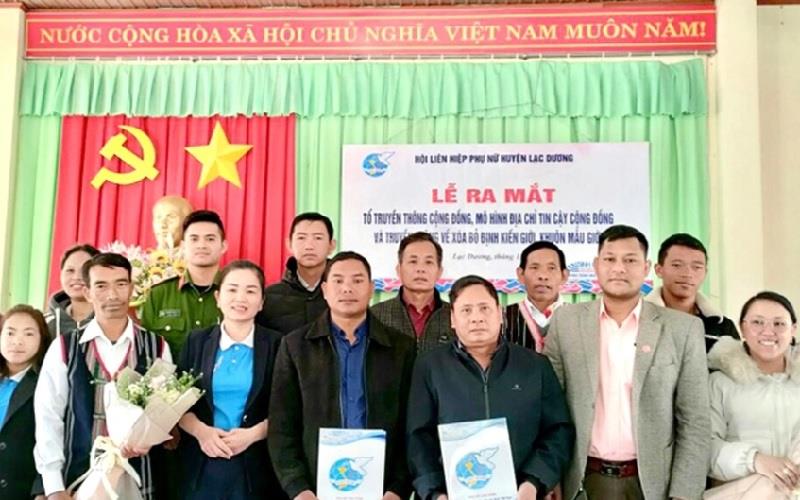 Hội LHPN huyện Lạc Dương ra mắt mô hình “Địa chỉ tin cậy cộng đồng” tại thôn Păng Tiêng 1, xã Lát