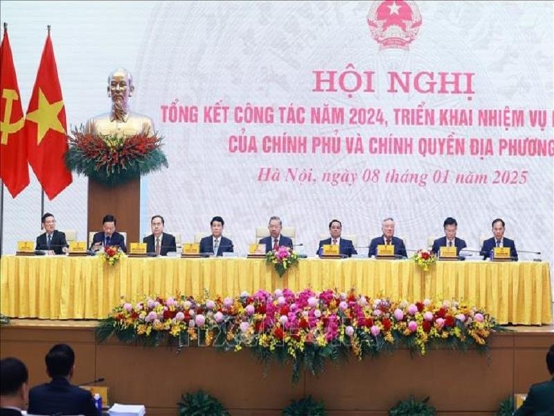 Các đồng chí lãnh đạo Đảng, Nhà nước, Chính phủ chủ trì hội nghị tại đầu cầu Chính phủ. Ảnh: Chính phủ