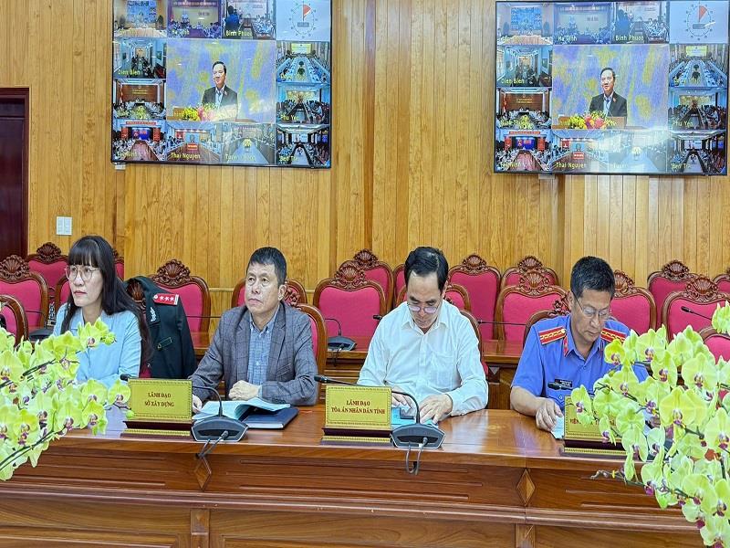 Các đại biểu tham dự quán triệt nghị quyết mới của Quốc hội