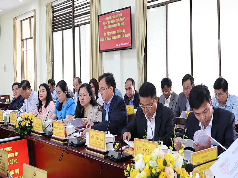 Phó Chủ tịch UBND tỉnh Lâm Đồng Đinh Văn Tuấn cùng đại diện lãnh đạo Ủy ban MTTQ Việt Nam tỉnh, các sở, ban, ngành tham dự buổi làm việc