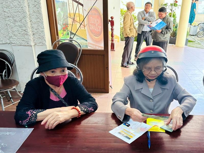 Tạo điều kiện cho người hưởng lương hưu, trợ cấp BHXH trên địa bàn tỉnh Lâm Đồng vui đón Tết Nguyên Đán Ất Tỵ năm 2025
