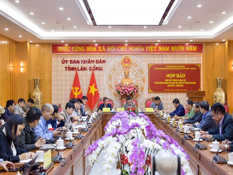 Quang cảnh buổi họp báo